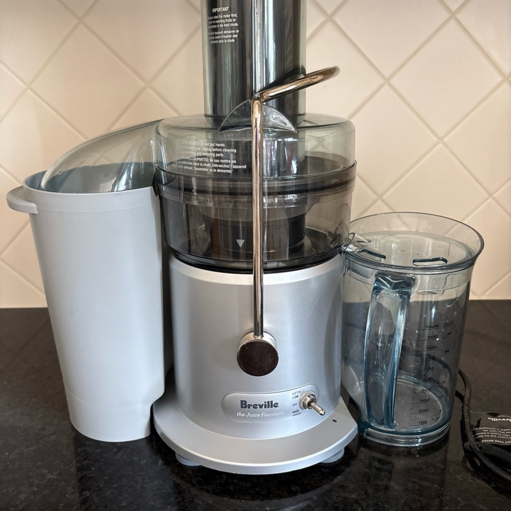 Breville Silver Juicer with Clear Pitcher